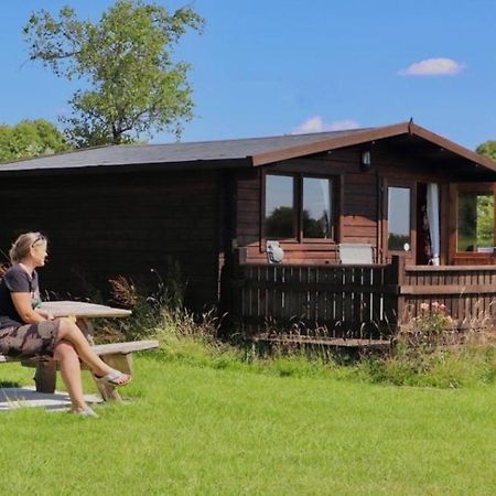 Country Bumpkin - Romantic Couples Stay In Oakhill Cabin エクステリア 写真