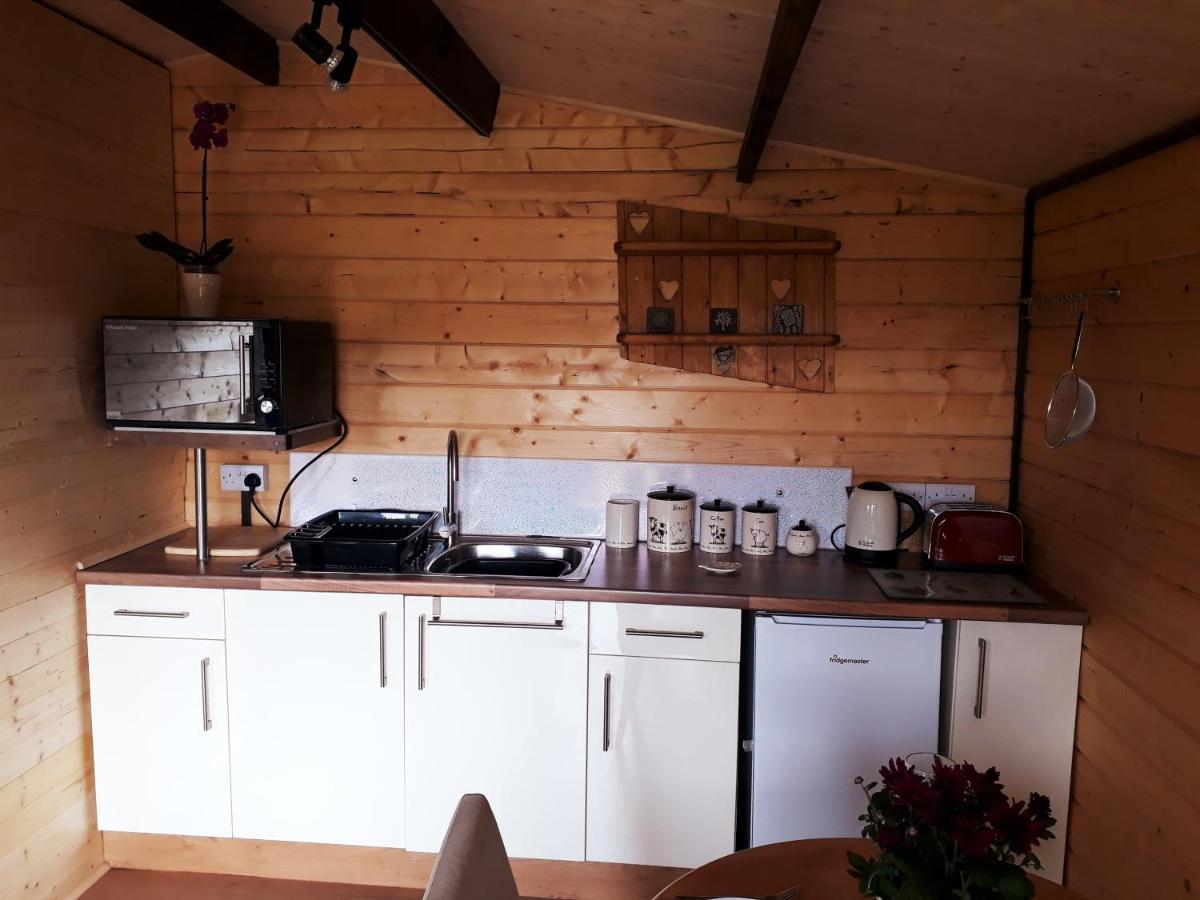 Country Bumpkin - Romantic Couples Stay In Oakhill Cabin エクステリア 写真