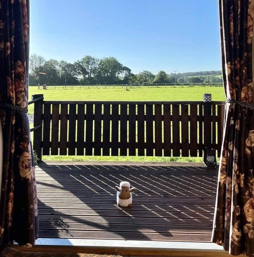 Country Bumpkin - Romantic Couples Stay In Oakhill Cabin エクステリア 写真