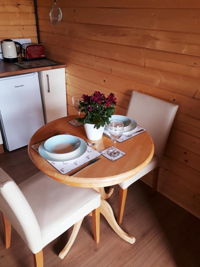 Country Bumpkin - Romantic Couples Stay In Oakhill Cabin エクステリア 写真