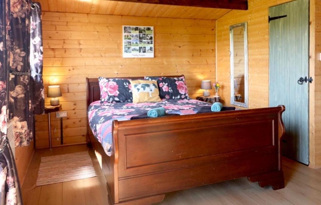 Country Bumpkin - Romantic Couples Stay In Oakhill Cabin エクステリア 写真