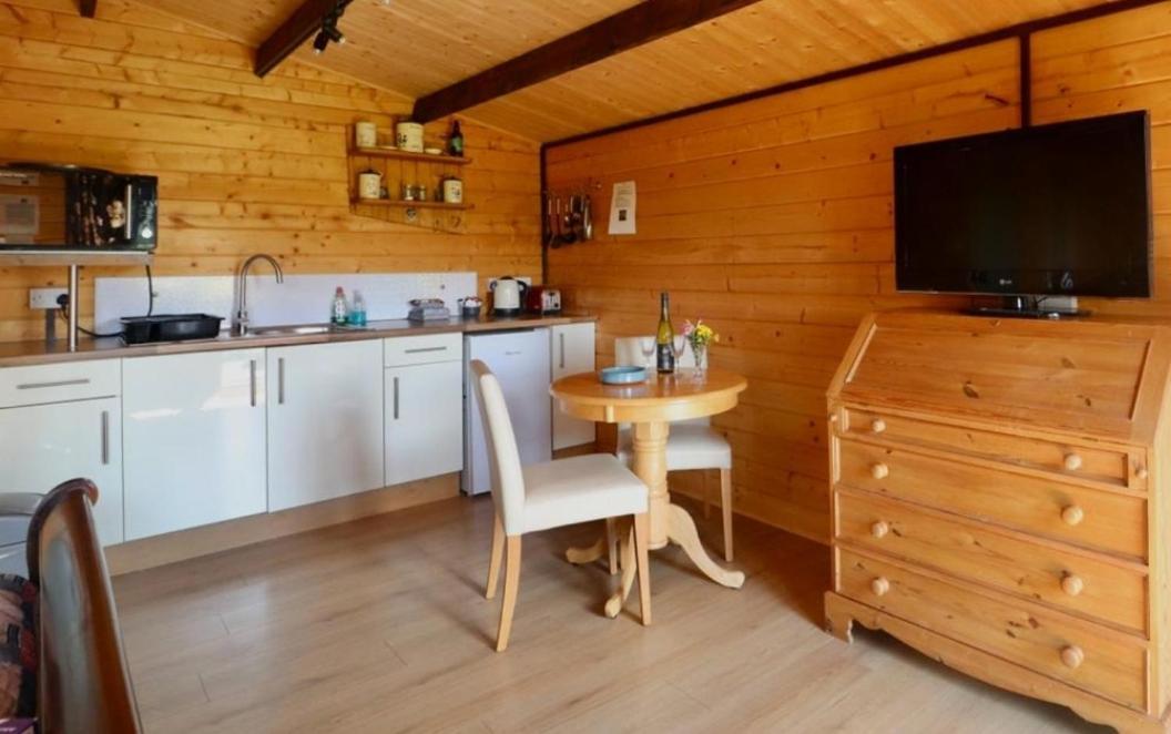 Country Bumpkin - Romantic Couples Stay In Oakhill Cabin エクステリア 写真